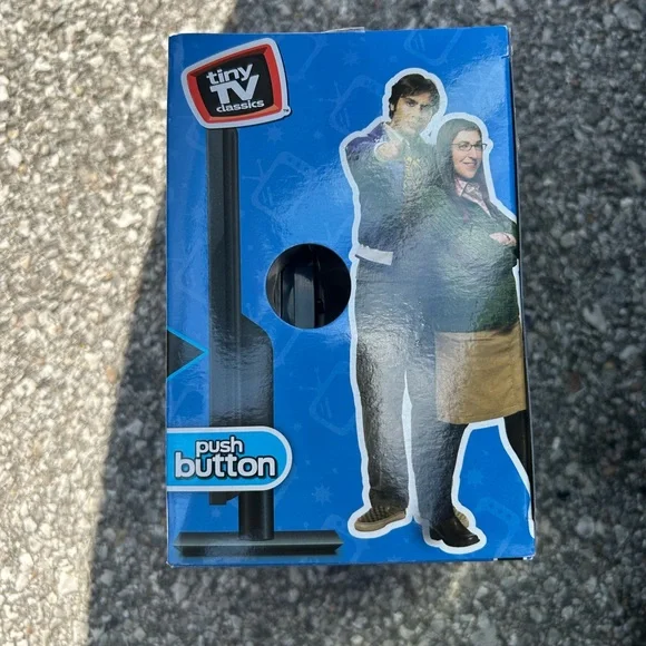 Big Bang Theory Tiny Classics Real Working TV And Remote Arcade Toys Season4 - Picture 3 of 5